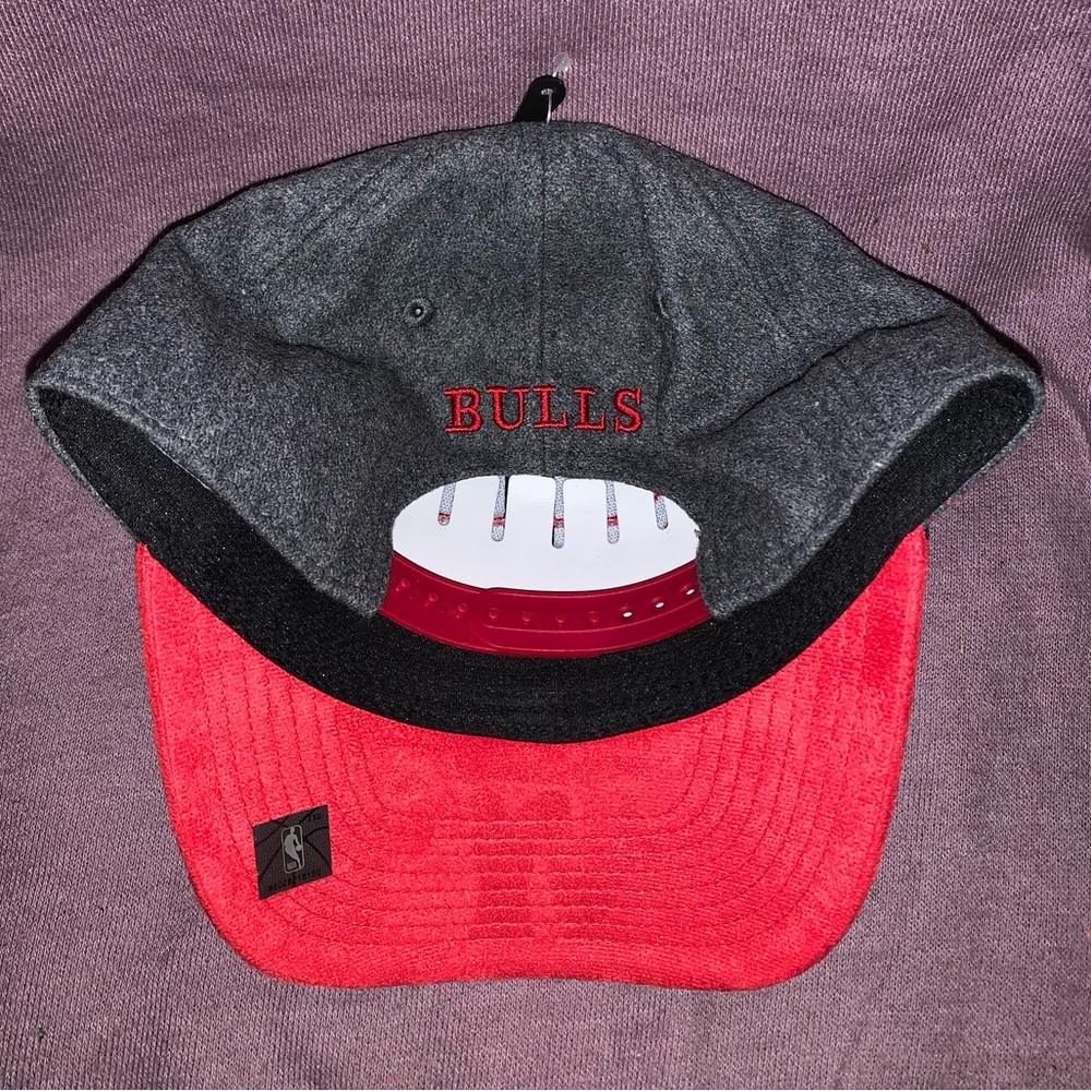 ๐๐๐๏ธ Chicago Bulls Full Court Two-Tone Statement SnapBack Hat ๐๏ธ๐๐ - Picture 6 of 12